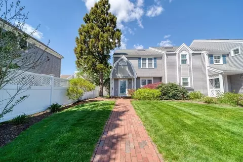 381 Ocean St #1, Hyannis, MA 02601 photo 3