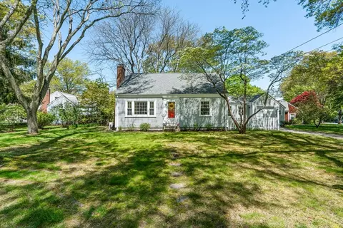 19 Roberta Dr, Barrington, RI 02806