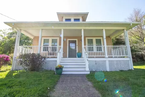 559 County Rd, Rochester, MA 02770