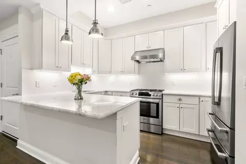 18 Chelsea St #2, Boston, MA 02128