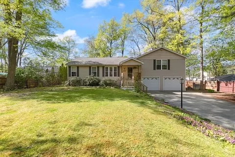 6 Hunt St, Salem, NH 03079