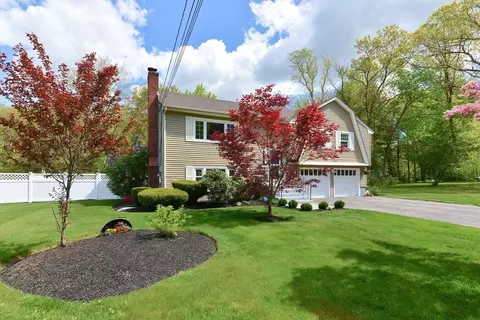 13 Doyle Cir, Framingham, MA 01701 photo 2