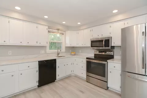 13 Doyle Cir, Framingham, MA 01701 photo 11
