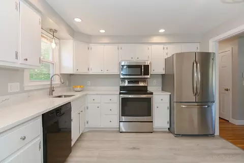 13 Doyle Cir, Framingham, MA 01701 photo 9