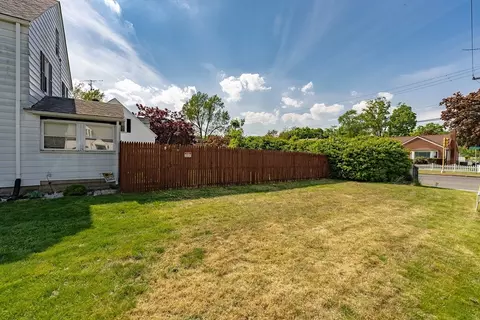 204 Roosevelt Ave, Springfield, MA 01118 photo 2