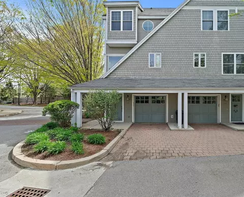 400 Cross St #401, Winchester, MA 01890
