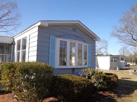 18 Bayberry Ln, Plymouth, MA 02360