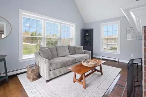 Living - 88 Jedediahs Path, Marshfield, MA 02050 photo 3 of 4