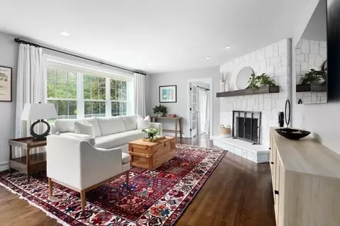 Living - 88 Jedediahs Path, Marshfield, MA 02050 photo 2 of 4