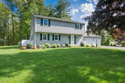 69 Parkedge Dr, Agawam, MA 01030