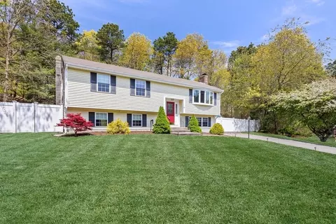 22 Ashberry St, Plymouth, MA 02360