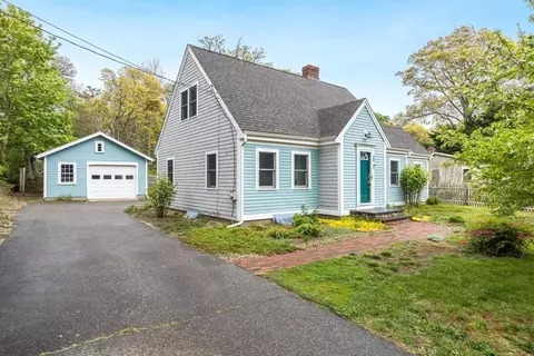 20 Crocker St, Barnstable, MA 02632