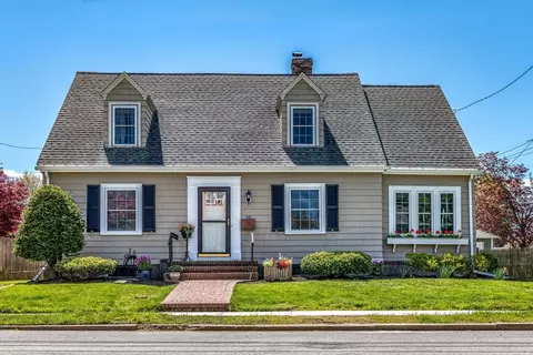 22 Newcastle Rd, Peabody, MA 01960