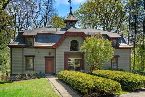 992 Centre St #3, Jamaica Plain, MA 02130