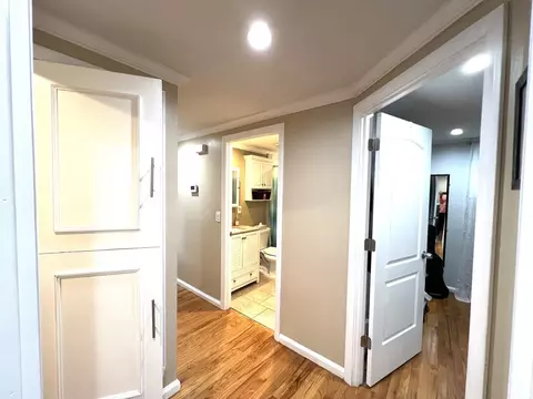 Entry Way - 18 Shirley Rd, Springfield, MA 01109 photo 3 of 4