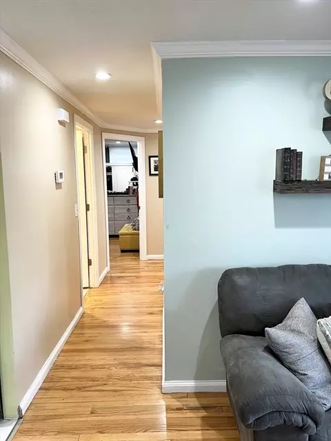 Entry Way - 18 Shirley Rd, Springfield, MA 01109 photo 1 of 4
