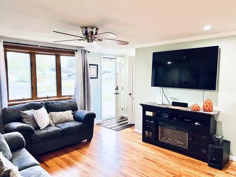 Living - 18 Shirley Rd, Springfield, MA 01109 photo 1 of 2
