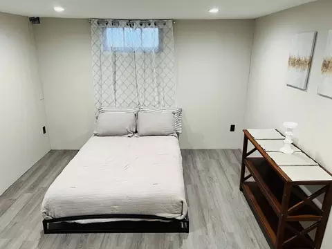 Bedroom - 18 Shirley Rd, Springfield, MA 01109 photo 5 of 6