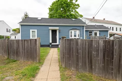 16 Bow St, Salem, MA 01970