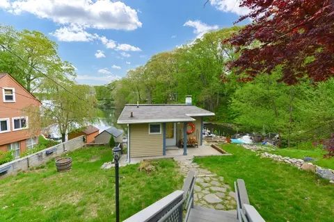 Exterior - 71 Walnut Rd, Wrentham, MA 02093 photo 1 of 12