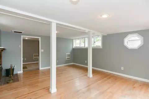 Living - 71 Walnut Rd, Wrentham, MA 02093 photo 5 of 6