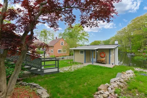 Exterior - 71 Walnut Rd, Wrentham, MA 02093 photo 7 of 12