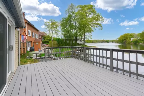 Exterior - 71 Walnut Rd, Wrentham, MA 02093 photo 4 of 12