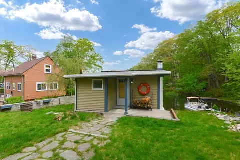 Exterior - 71 Walnut Rd, Wrentham, MA 02093 photo 8 of 12