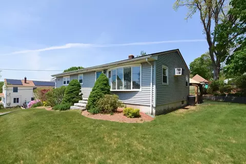 211 Pelham St, Methuen, MA 01844