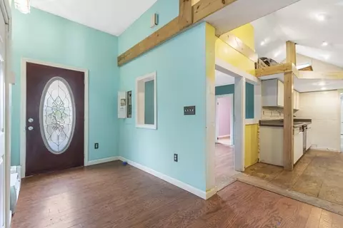 Entry Way - 10 Marcius Rd, Worcester, MA 01607 photo 2 of 2