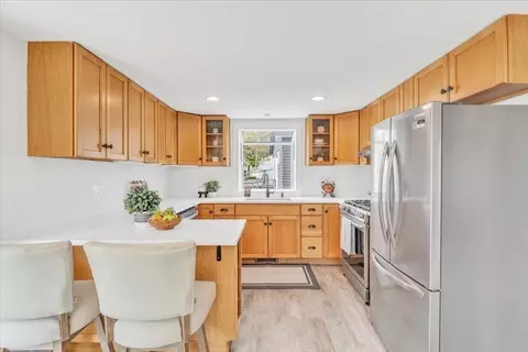 Kitchen - 6 Everett Ave, Wareham, MA 02571 photo 3 of 4