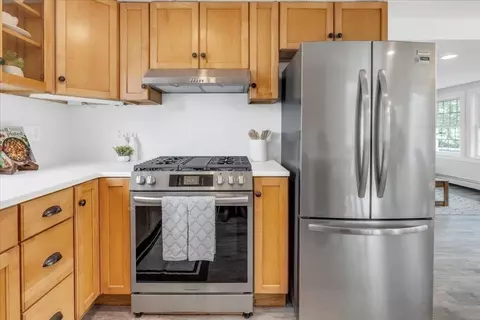 Kitchen - 6 Everett Ave, Wareham, MA 02571 photo 4 of 4