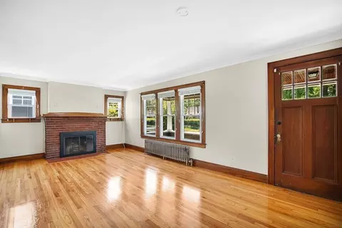 1007 Allen St, Springfield, MA 01118 photo 8
