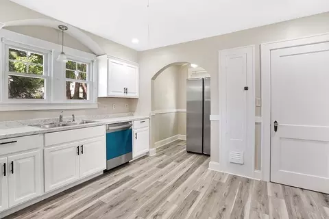 1007 Allen St, Springfield, MA 01118 photo 16