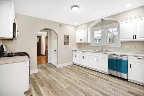 1007 Allen St, Springfield, MA 01118 photo 12