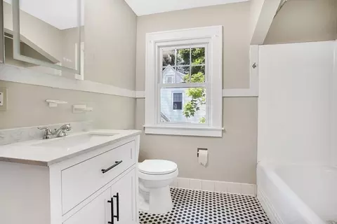 1007 Allen St, Springfield, MA 01118 photo 17