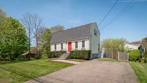 114 Hull St, Beverly, MA 01915