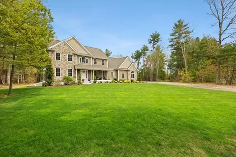 13 Fuller Dr, Norton, MA 02766
