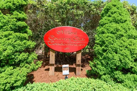 4 Country Club Ln #A, Milford, MA 01757
