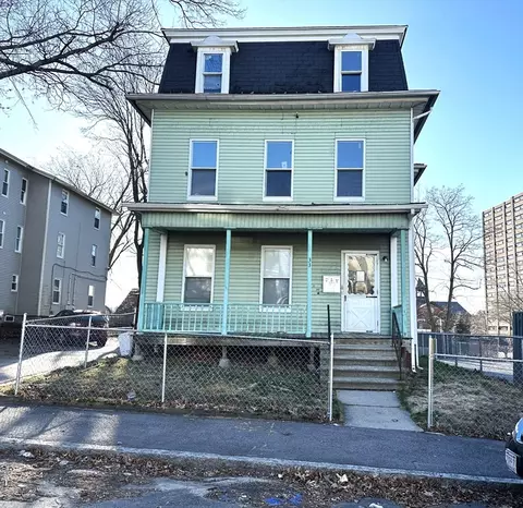 33 Russell St, Worcester, MA 01609