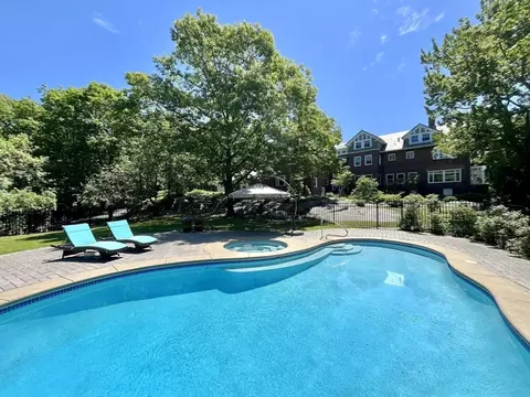 12 Edgemoor Rd, Gloucester, MA 01930 photo 3