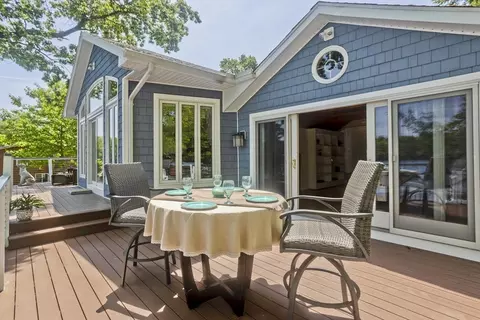 39 Lakeview St, Southwick, MA 01077