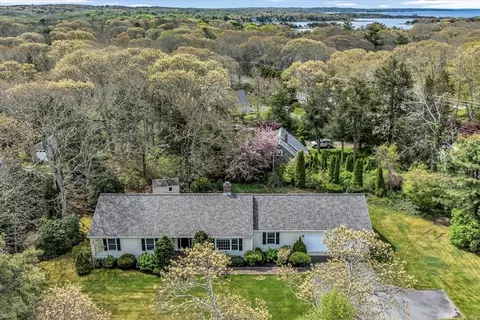 5 Hidden Village Rd, Falmouth, MA 02540
