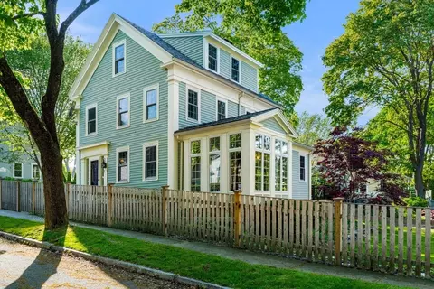 12 California St, Newburyport, MA 01950