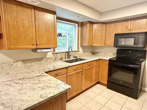 8 Kimberly Ln, Easthampton, MA 01027 photo 6