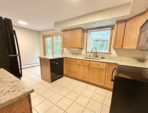 8 Kimberly Ln, Easthampton, MA 01027 photo 9