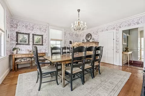 Dining - 450 Main St, Amesbury, MA 01913 photo 2 of 4