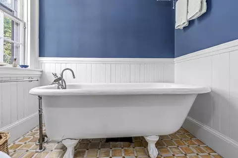Bath - 450 Main St, Amesbury, MA 01913 photo 1 of 3