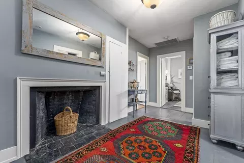 Entry Way - 450 Main St, Amesbury, MA 01913 photo 4 of 7