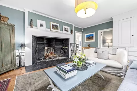 Living - 450 Main St, Amesbury, MA 01913 photo 5 of 6